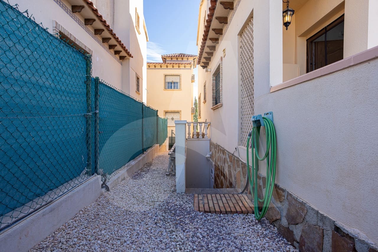 3 slaapkamer Villa te koop in Guardamar del Segura met zwembad - € 255.000 (Ref: 9346793)