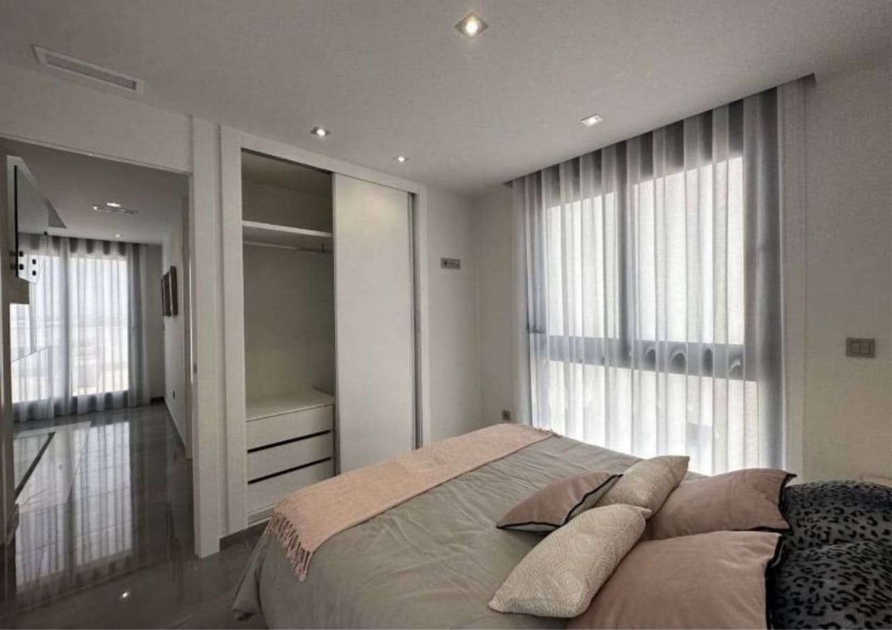 3 soveværelse Byhus til salg i Torrevieja - € 690.000 (Ref: 9348966)