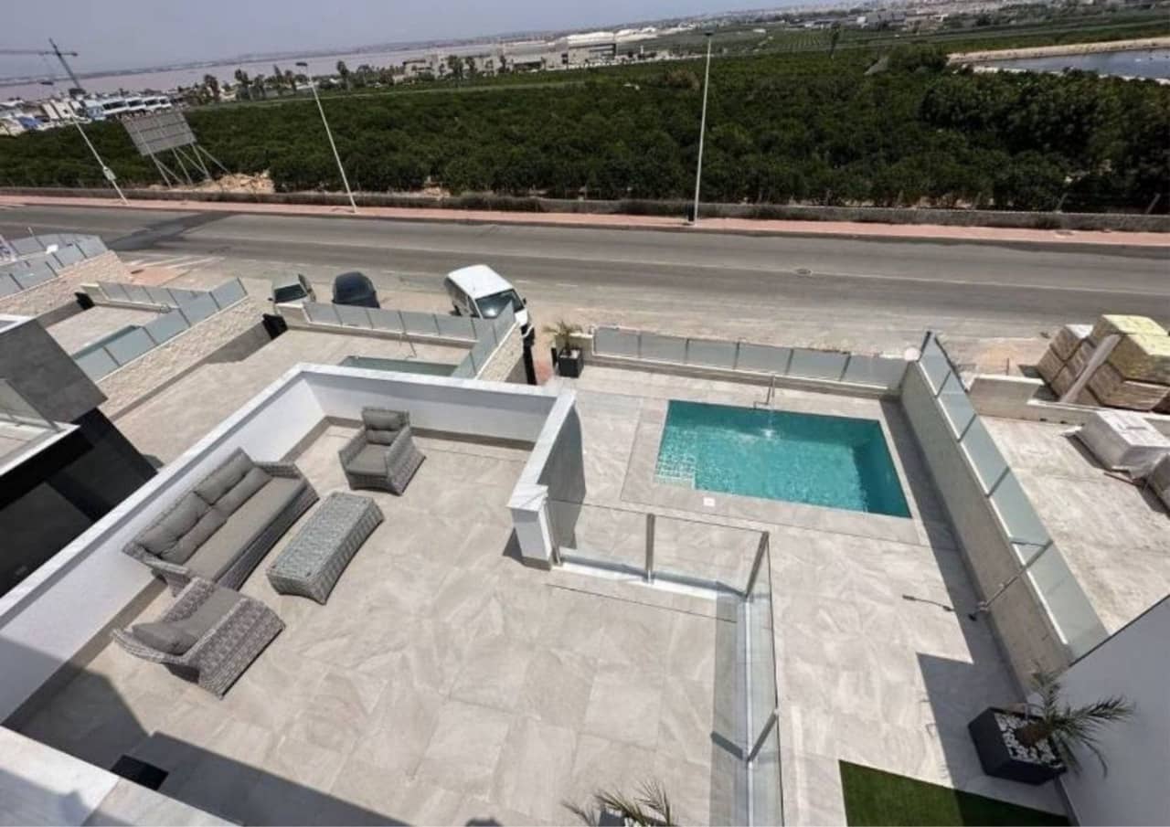 3 soveværelse Byhus til salg i Torrevieja - € 690.000 (Ref: 9348966)