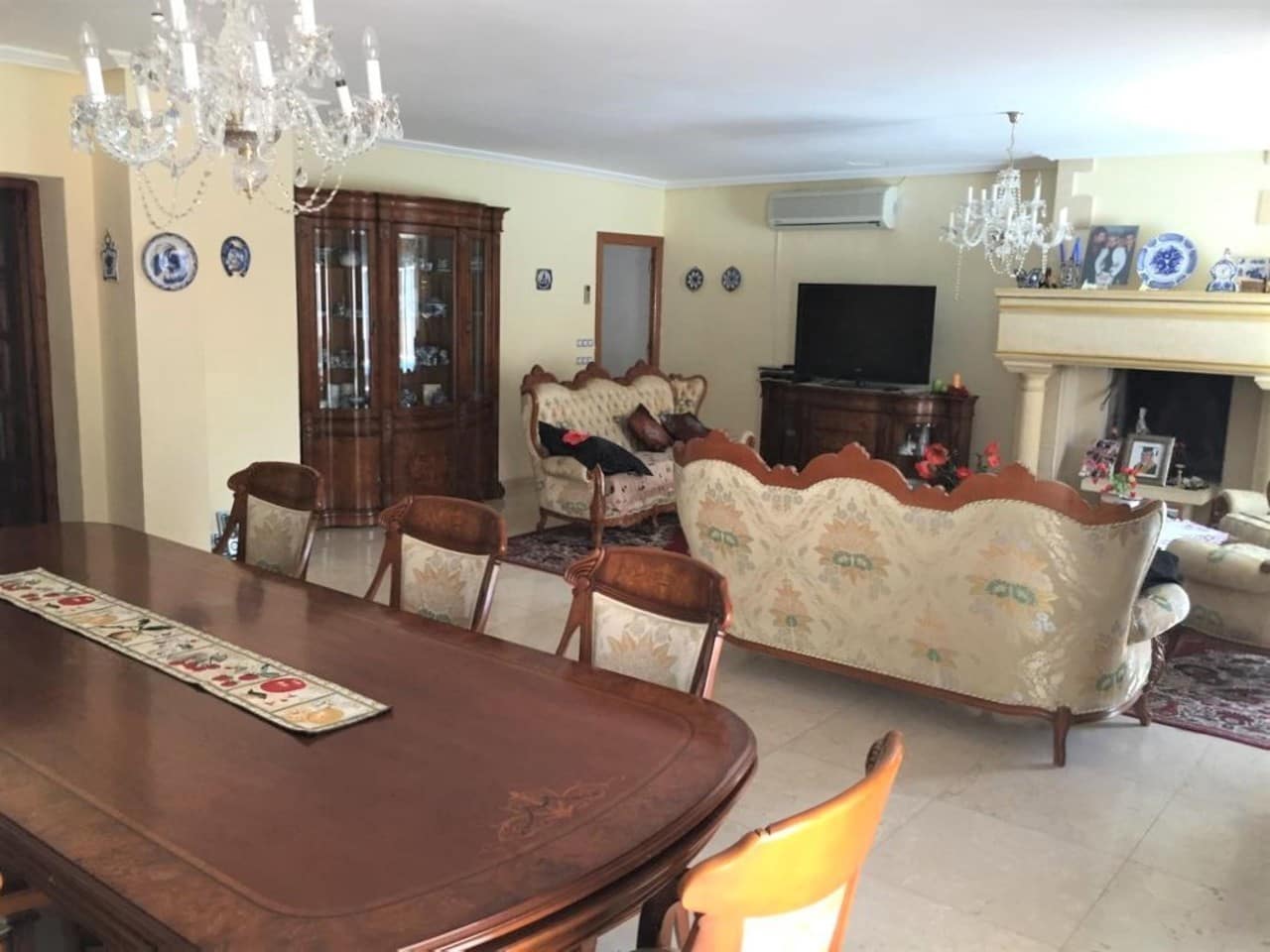 6 bedroom Townhouse for sale in Torrevieja - € 950,000 (Ref: 9348972)