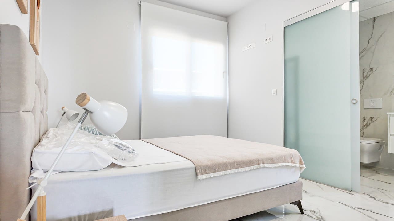 2 bedroom Apartment for sale in Orihuela Costa - € 299,900 (Ref: 9348983)