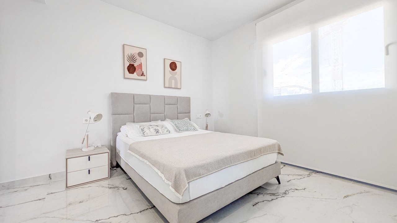 2 bedroom Apartment for sale in Orihuela Costa - € 299,900 (Ref: 9348983)