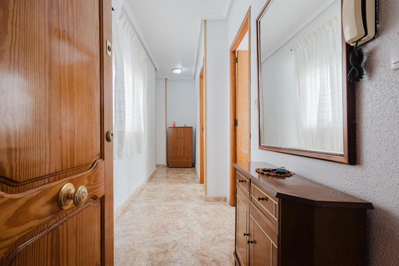 Apartamento de 2 habitaciones en Torrevieja en venta - 149.500 € (Ref: 9353146)