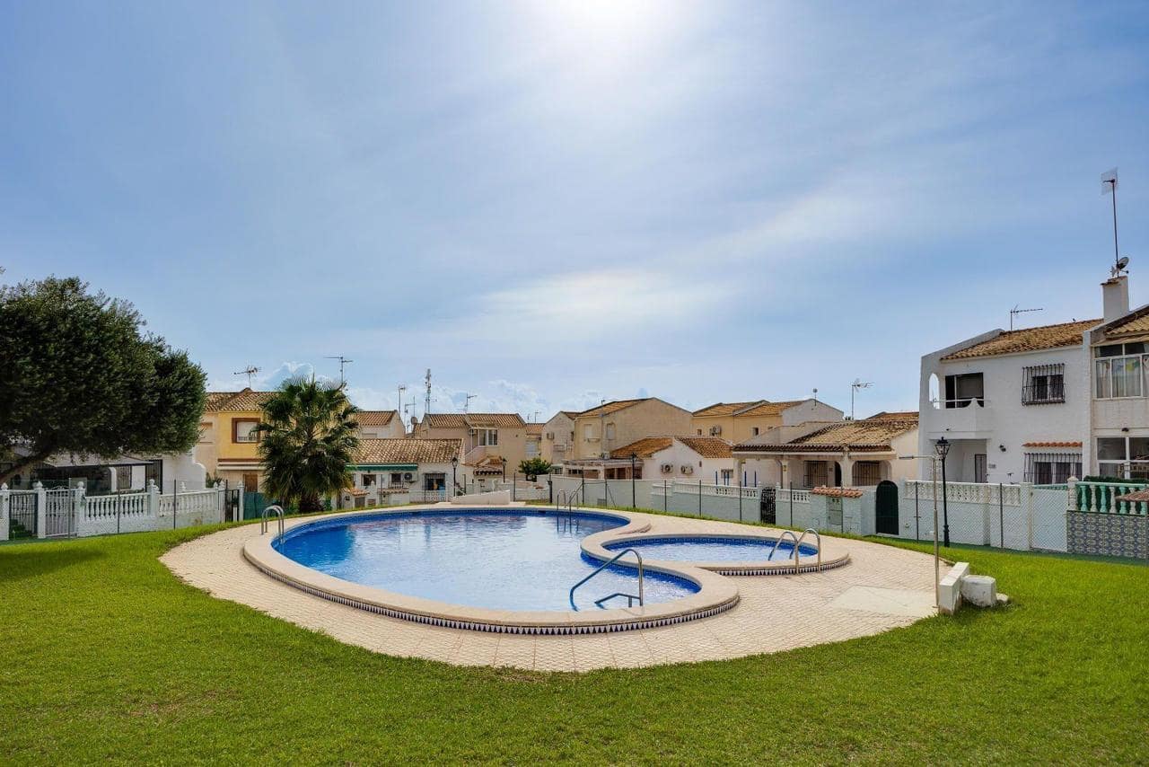 Chalet de 2 habitaciones en Orihuela Costa en venta - 189.969 € (Ref: 9353149)