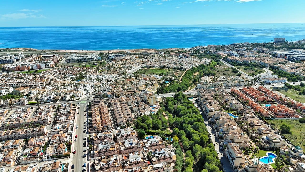 2 slaapkamer Appartement te koop in Playa Flamenca met zwembad - € 199.000 (Ref: 9353159)