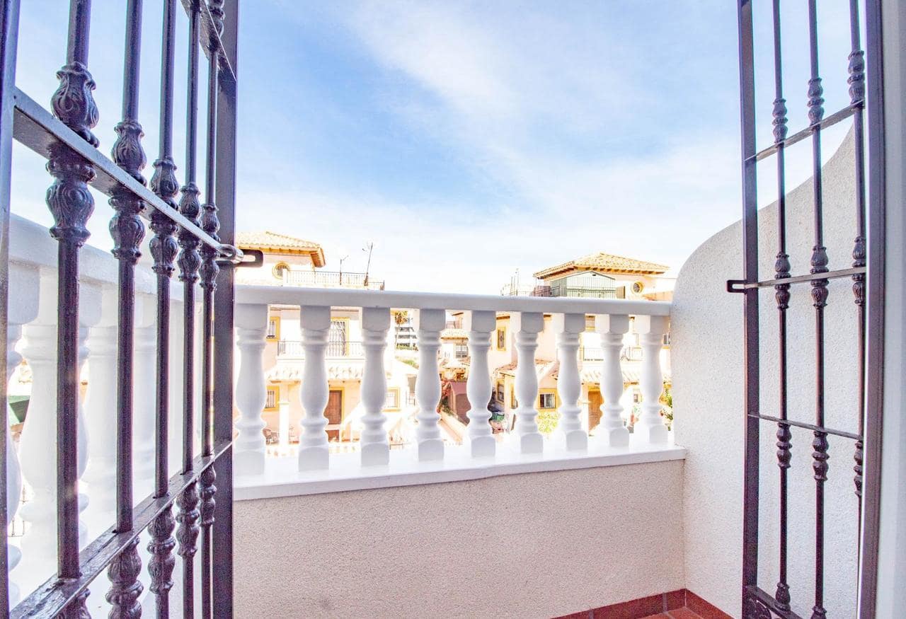 Casa de 4 habitaciones en Orihuela Costa en venta con piscina - 360.000 € (Ref: 9355495)