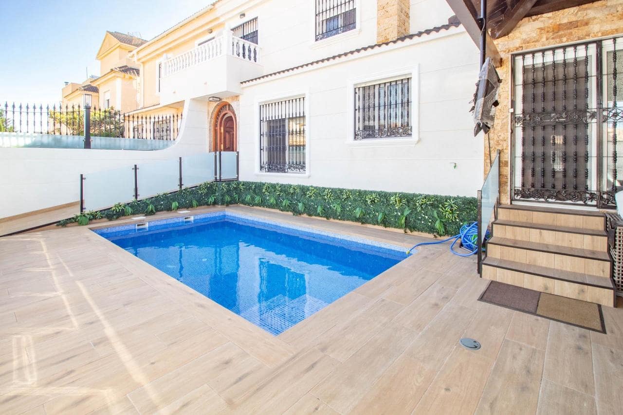 Casa de 4 habitaciones en Orihuela Costa en venta con piscina - 360.000 € (Ref: 9355495)