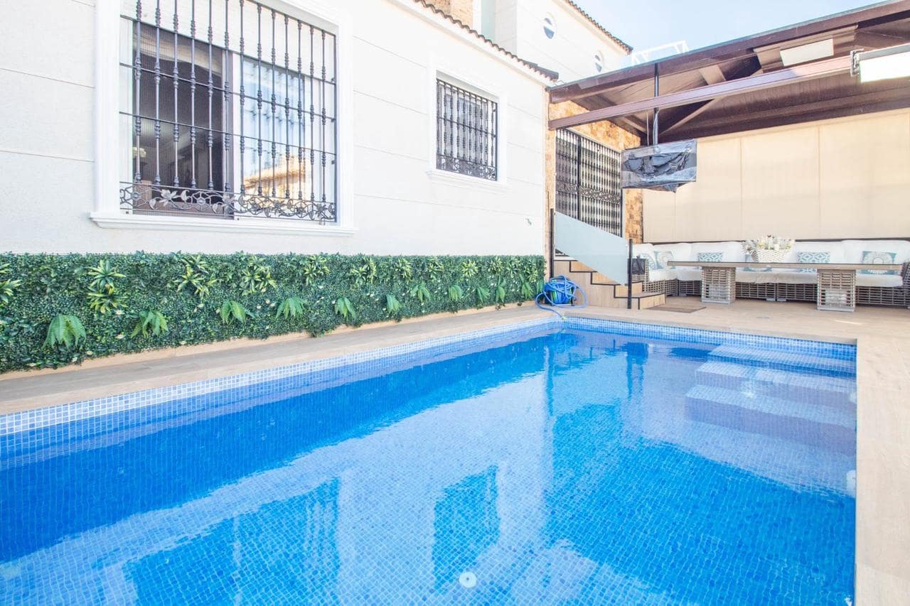 Casa de 4 habitaciones en Orihuela Costa en venta con piscina - 360.000 € (Ref: 9355495)