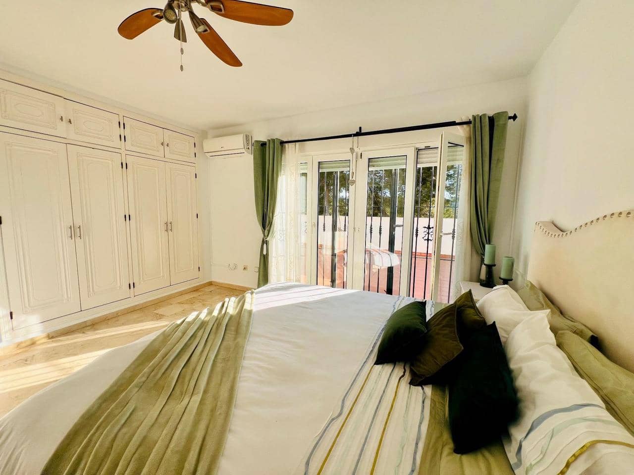 3 bedroom Villa for sale in Orihuela Costa with pool - € 639,900 (Ref: 9355499)