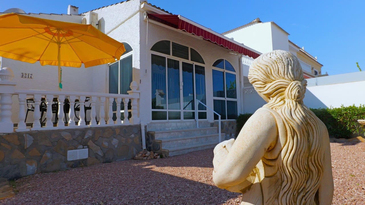 2 bedroom Villa for sale in Torrevieja - € 229,000 (Ref: 9355501)