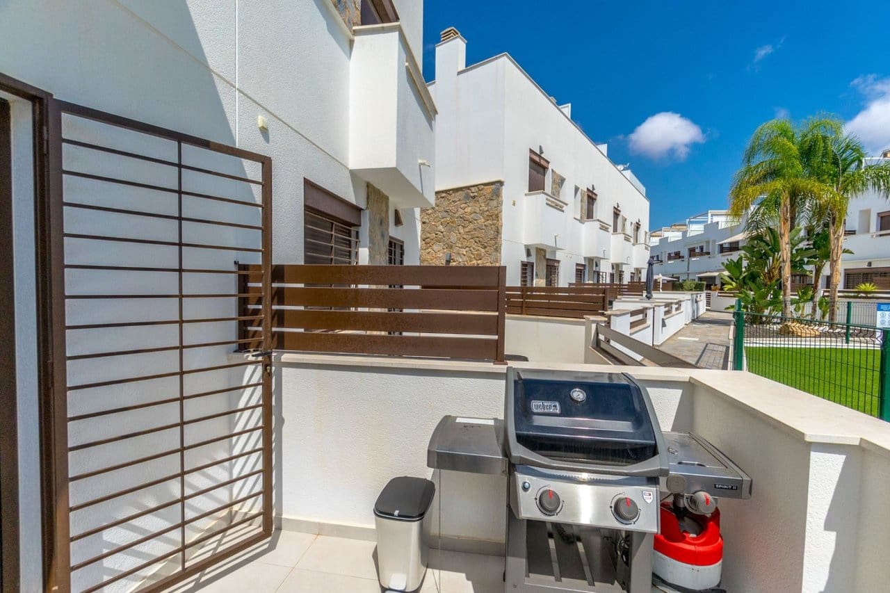 3 soveværelse Byhus til salg i Torrevieja med swimmingpool garage - € 315.000 (Ref: 9356651)
