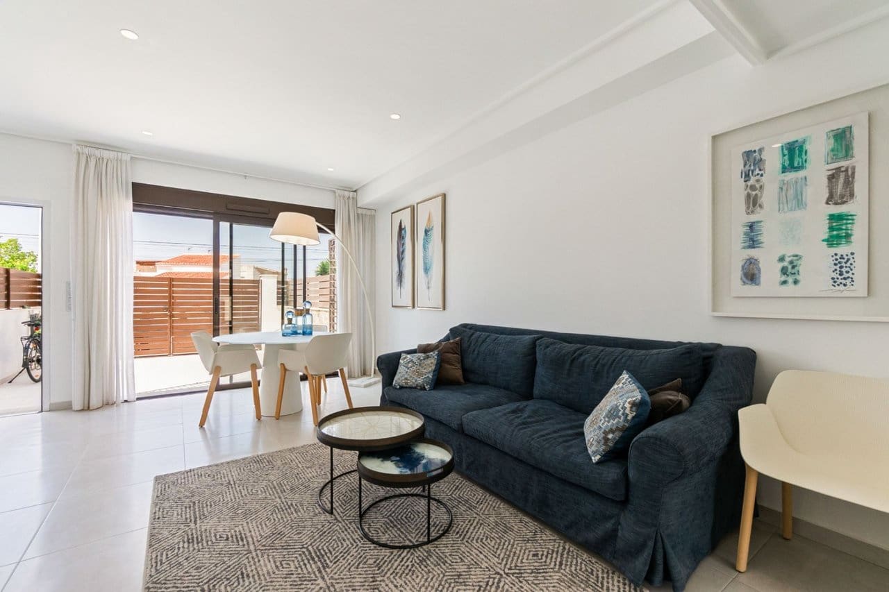 3 soveværelse Byhus til salg i Torrevieja med swimmingpool garage - € 315.000 (Ref: 9356651)