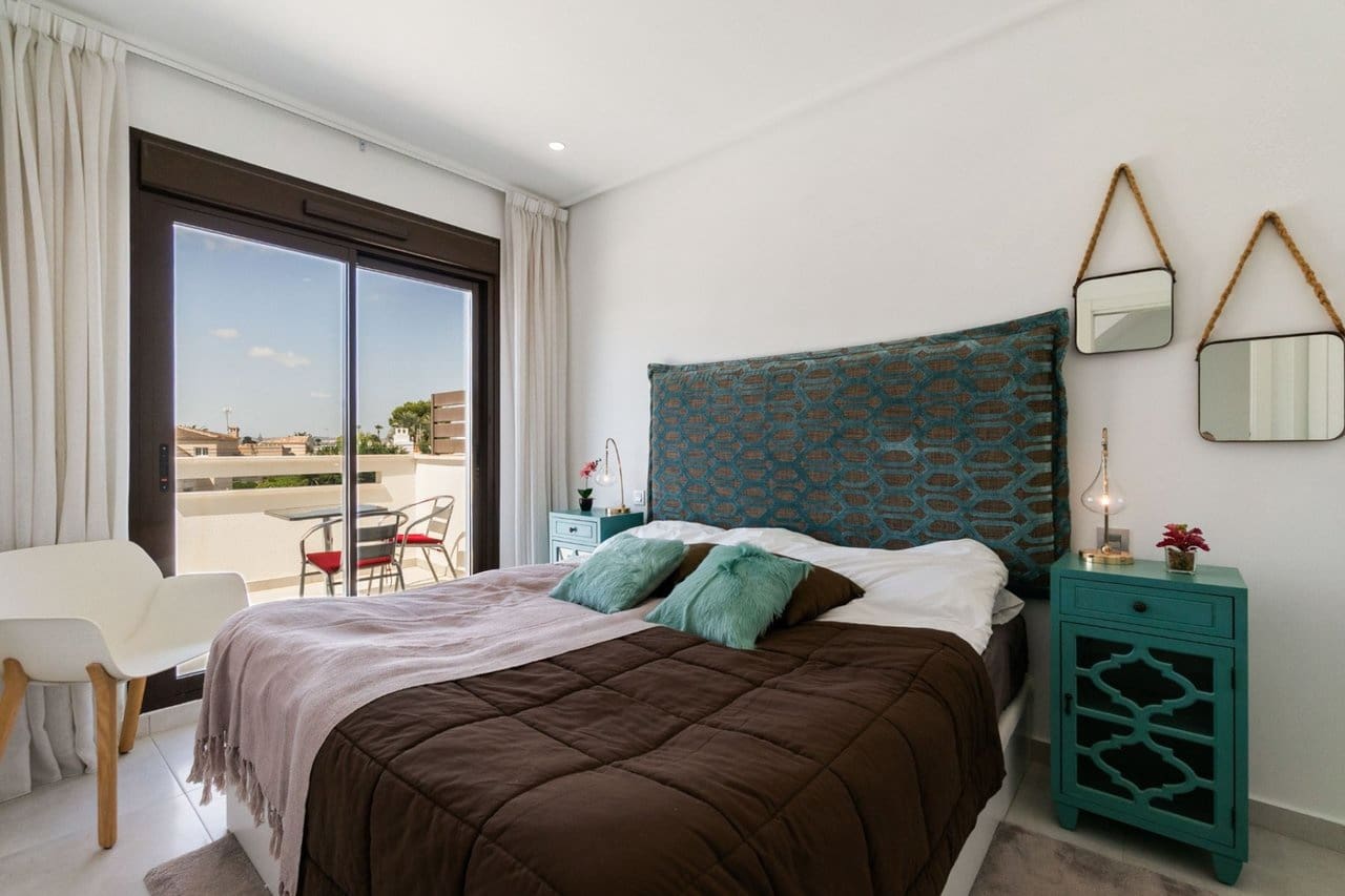 3 soveværelse Byhus til salg i Torrevieja med swimmingpool garage - € 315.000 (Ref: 9356651)