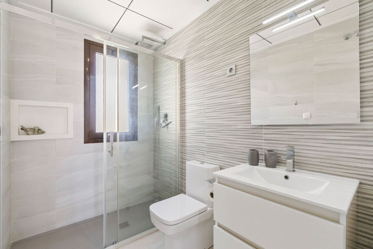 3 soveværelse Byhus til salg i Torrevieja med swimmingpool garage - € 315.000 (Ref: 9356651)