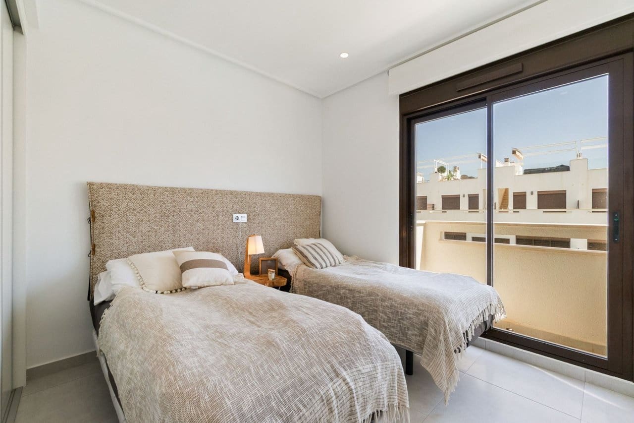 3 soveværelse Byhus til salg i Torrevieja med swimmingpool garage - € 315.000 (Ref: 9356651)