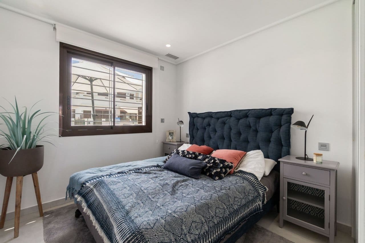 3 soveværelse Byhus til salg i Torrevieja med swimmingpool garage - € 315.000 (Ref: 9356651)