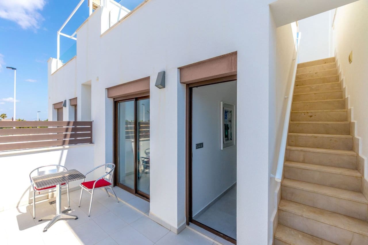 3 soveværelse Byhus til salg i Torrevieja med swimmingpool garage - € 315.000 (Ref: 9356651)