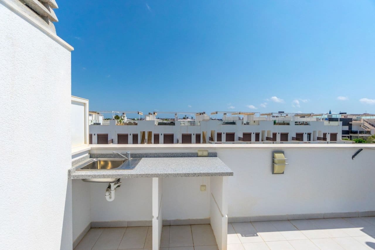 3 soveværelse Byhus til salg i Torrevieja med swimmingpool garage - € 315.000 (Ref: 9356651)