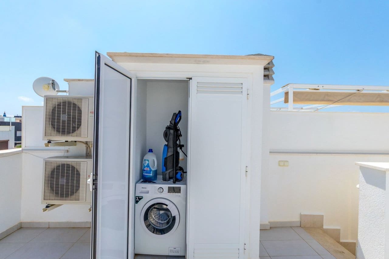 3 soveværelse Byhus til salg i Torrevieja med swimmingpool garage - € 315.000 (Ref: 9356651)