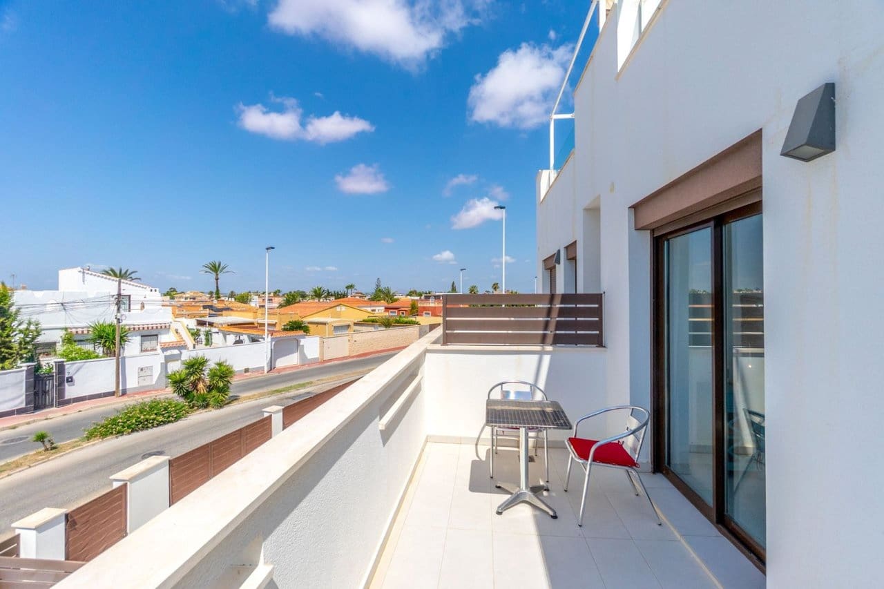 3 soveværelse Byhus til salg i Torrevieja med swimmingpool garage - € 315.000 (Ref: 9356651)