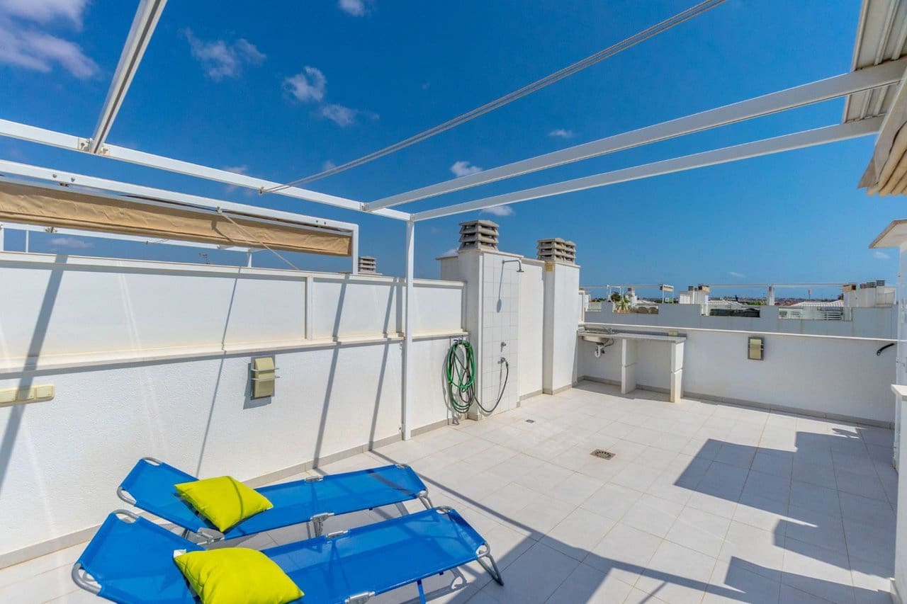 3 soveværelse Byhus til salg i Torrevieja med swimmingpool garage - € 315.000 (Ref: 9356651)