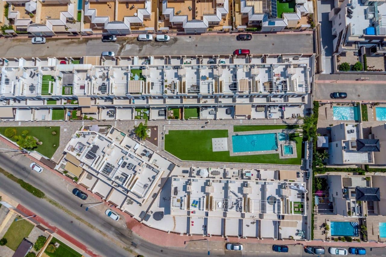 3 soveværelse Byhus til salg i Torrevieja med swimmingpool garage - € 315.000 (Ref: 9356651)