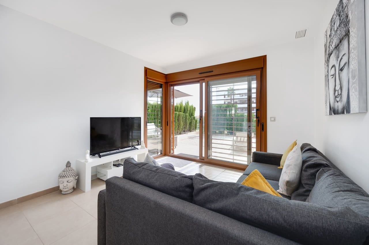 2 soverom Leilighet til salgs i Cabo Roig med svømmebasseng garasje - € 229 950 (Ref: 9356658)