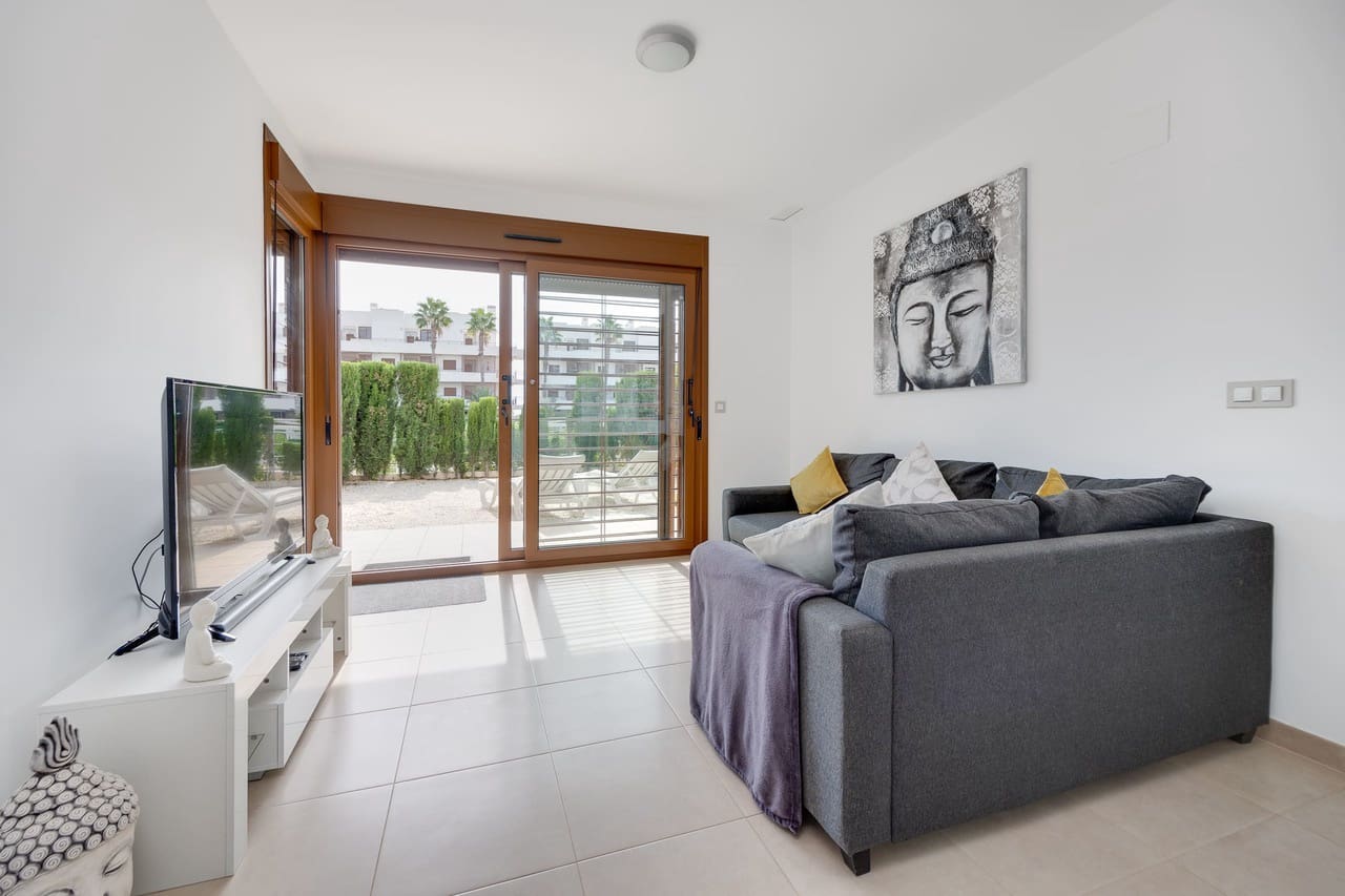 2 soverom Leilighet til salgs i Cabo Roig med svømmebasseng garasje - € 229 950 (Ref: 9356658)