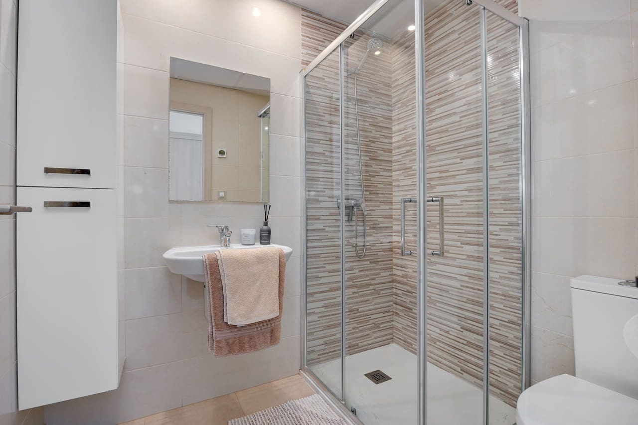 2 soverom Leilighet til salgs i Cabo Roig med svømmebasseng garasje - € 229 950 (Ref: 9356658)