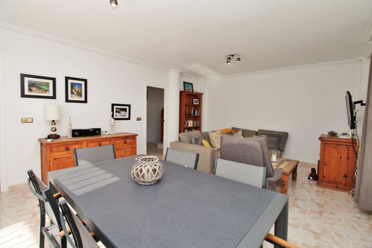 4 Zimmer Villa zu verkaufen in Playa Flamenca mit Pool - 379.000 € (Ref: 9356659)