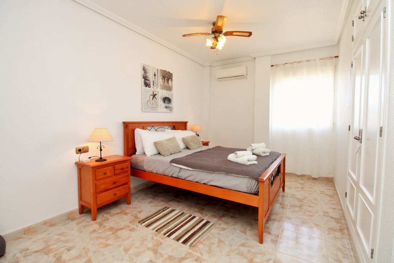 4 Zimmer Villa zu verkaufen in Playa Flamenca mit Pool - 379.000 € (Ref: 9356659)