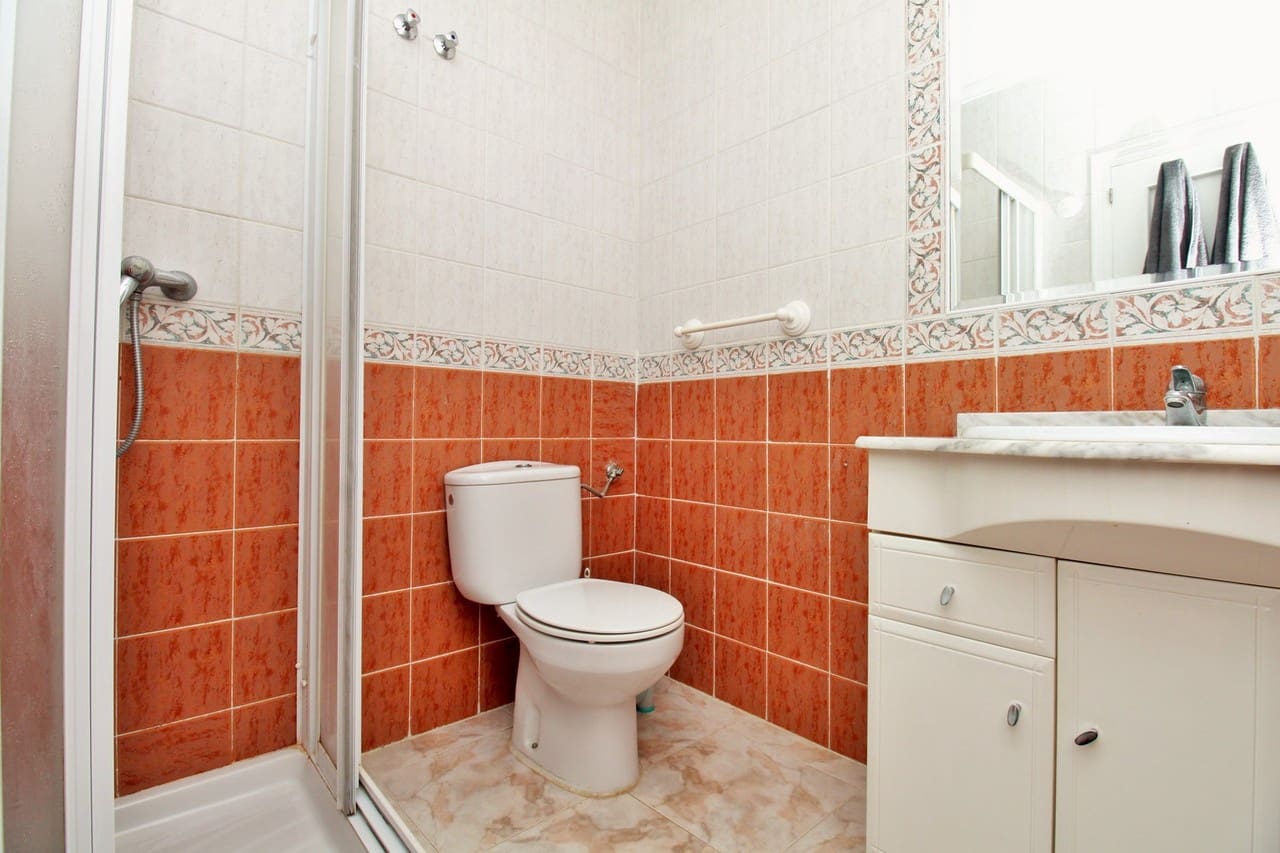 4 Zimmer Villa zu verkaufen in Playa Flamenca mit Pool - 379.000 € (Ref: 9356659)