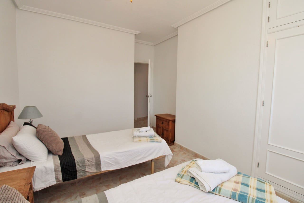 4 Zimmer Villa zu verkaufen in Playa Flamenca mit Pool - 379.000 € (Ref: 9356659)