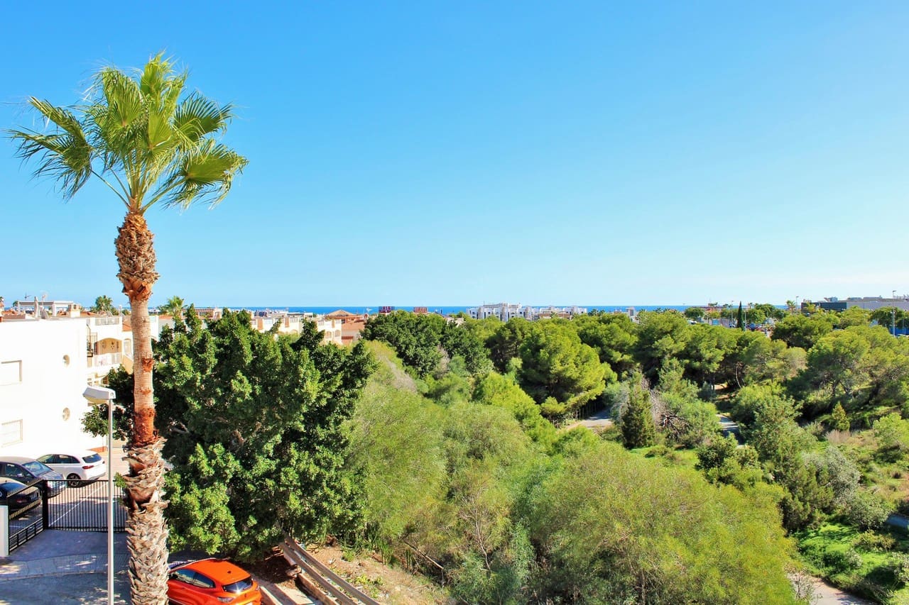 4 Zimmer Villa zu verkaufen in Playa Flamenca mit Pool - 379.000 € (Ref: 9356659)