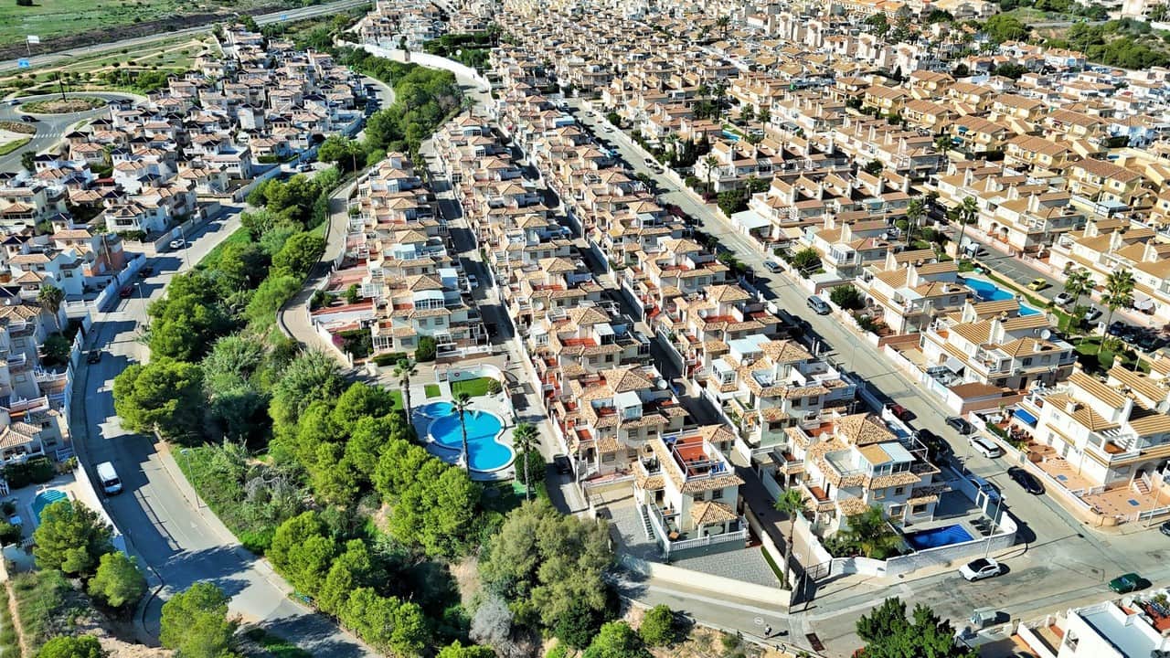 4 Zimmer Villa zu verkaufen in Playa Flamenca mit Pool - 379.000 € (Ref: 9356659)