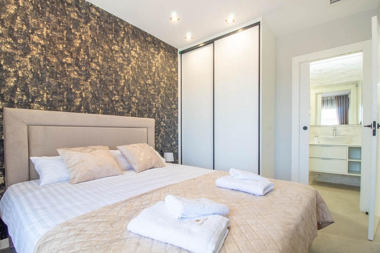 3 makuuhuone Huoneisto myytävänä paikassa Orihuela Costa mukana uima-altaan - 395 000 € (Ref: 9357070)