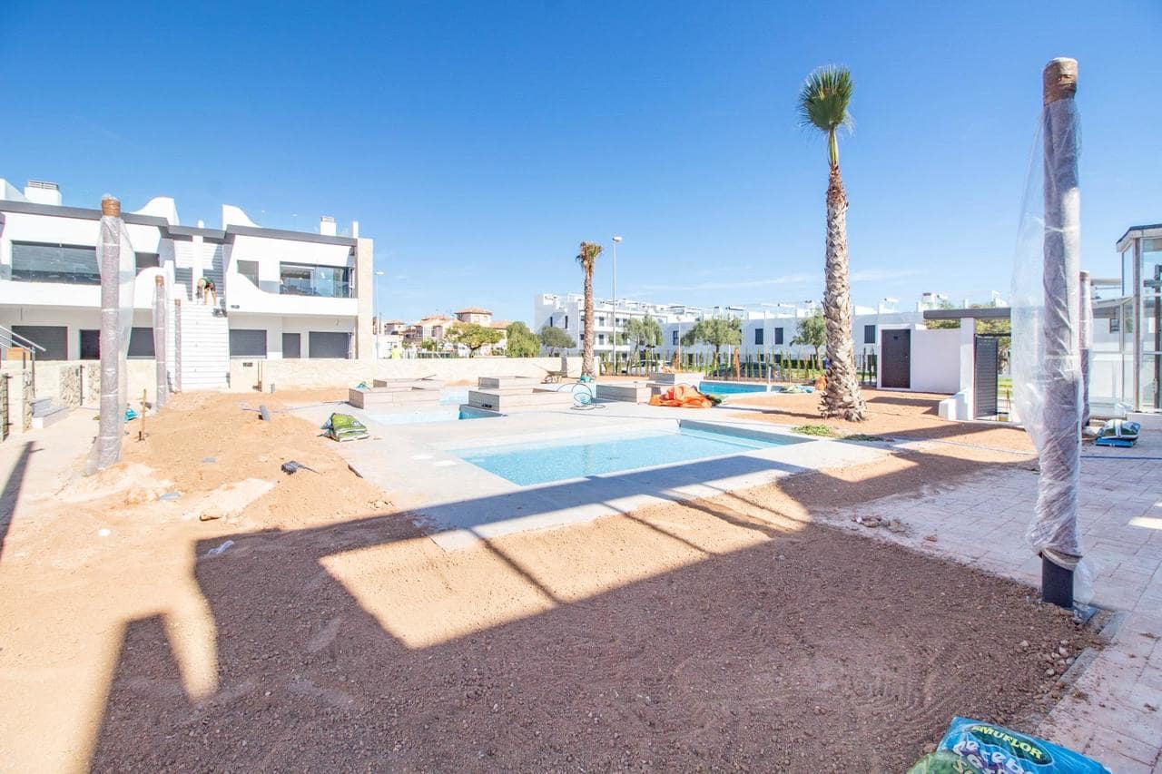 3 makuuhuone Huoneisto myytävänä paikassa Orihuela Costa mukana uima-altaan - 395 000 € (Ref: 9357070)