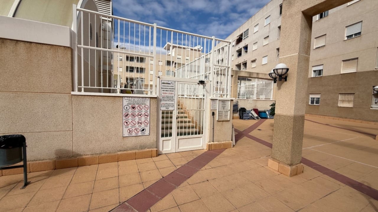 2 Zimmer Apartment zu verkaufen in Torrevieja - 132.000 € (Ref: 9387152)