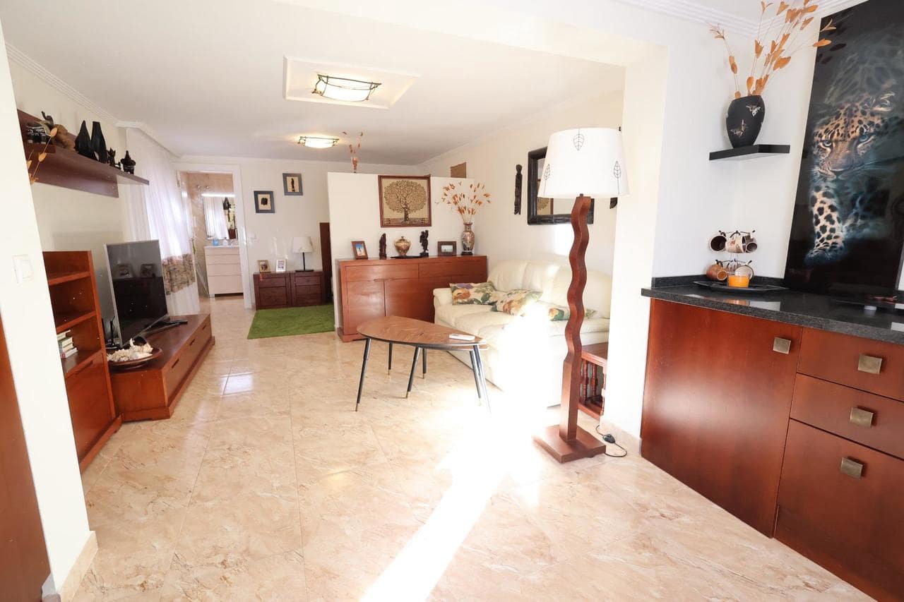 5 slaapkamer Villa te koop in Torrevieja - € 930.000 (Ref: 9387154)