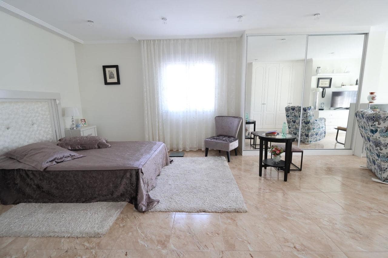 5 slaapkamer Villa te koop in Torrevieja - € 930.000 (Ref: 9387154)