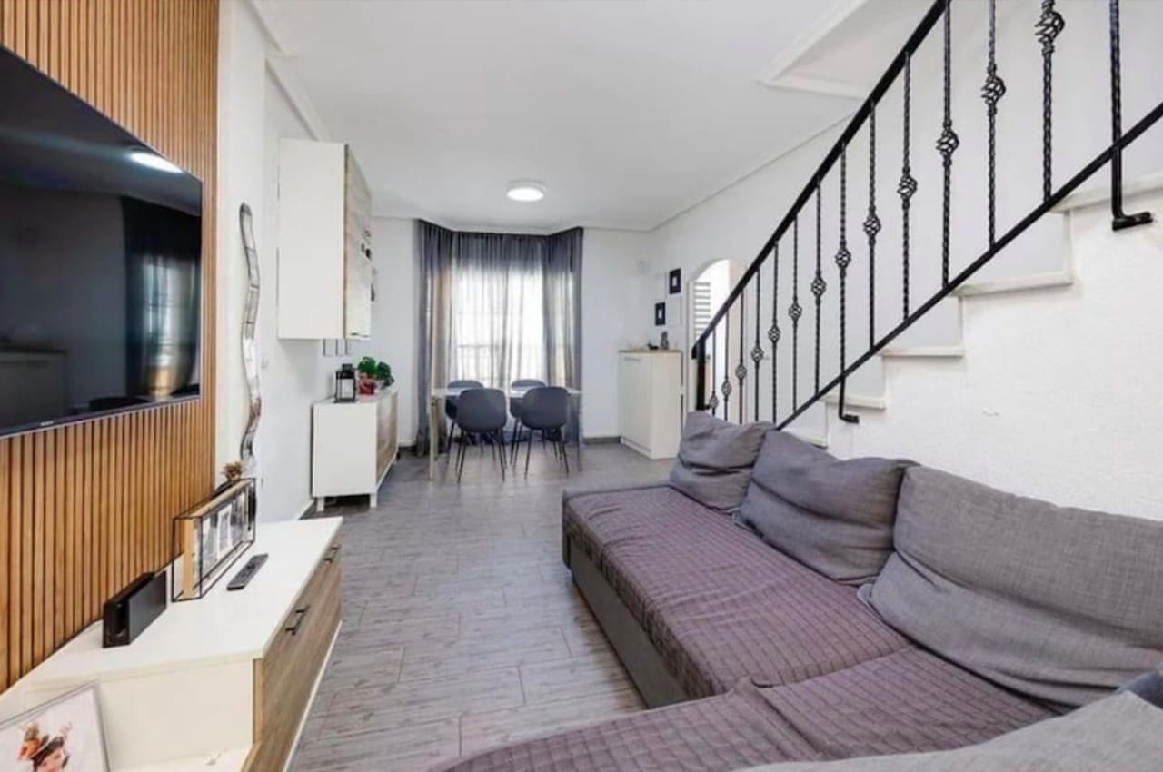 3 bedroom Townhouse for sale in Guardamar del Segura - € 214,900 (Ref: 9387159)