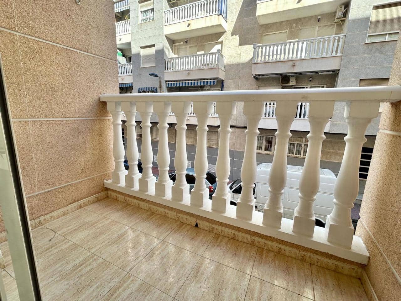 2 makuuhuone Huoneisto myytävänä paikassa Torrevieja mukana uima-altaan - 128 000 € (Ref: 9387163)