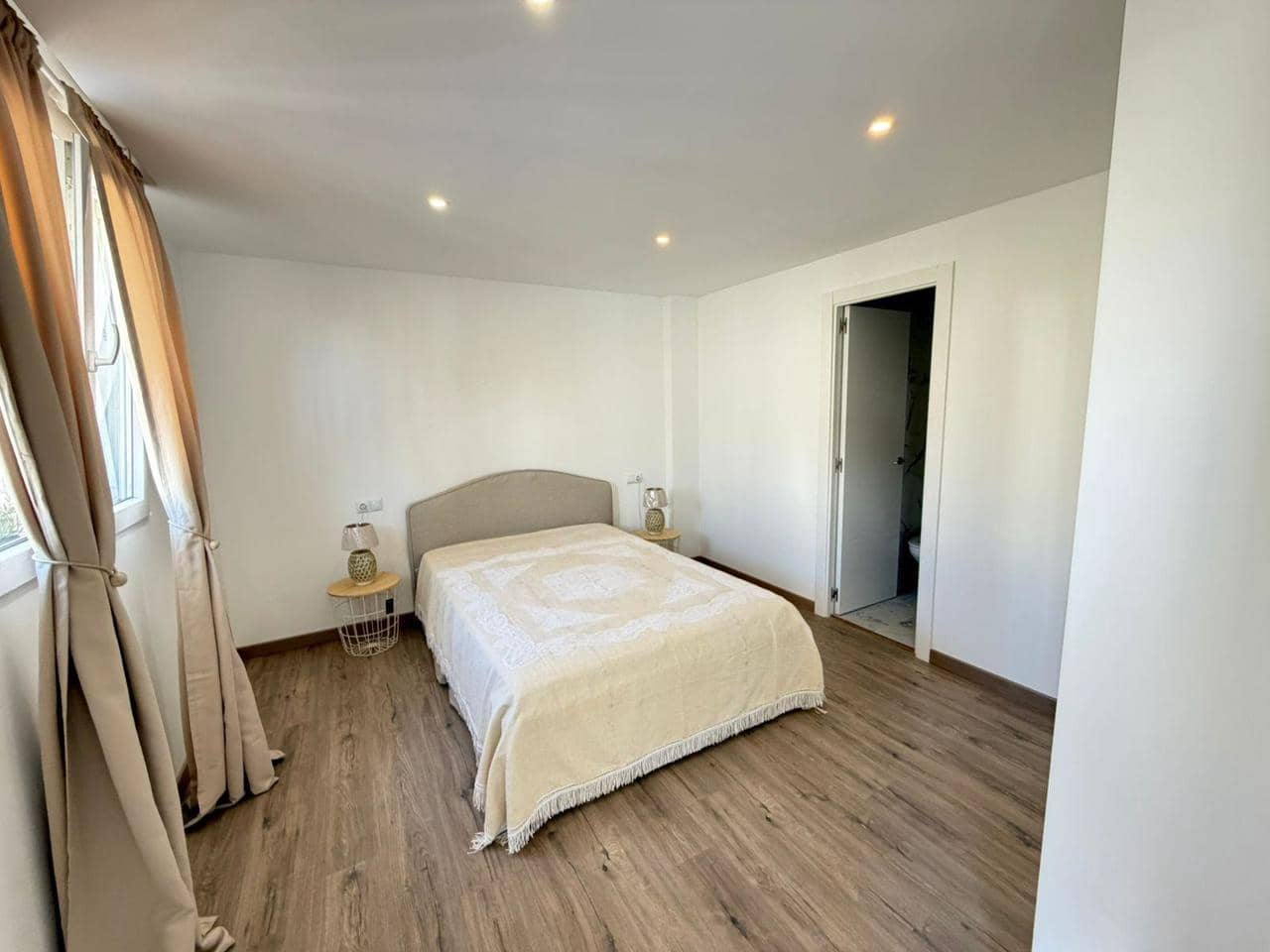 4 bedroom Villa for sale in Torrevieja with pool - € 369,000 (Ref: 9387175)