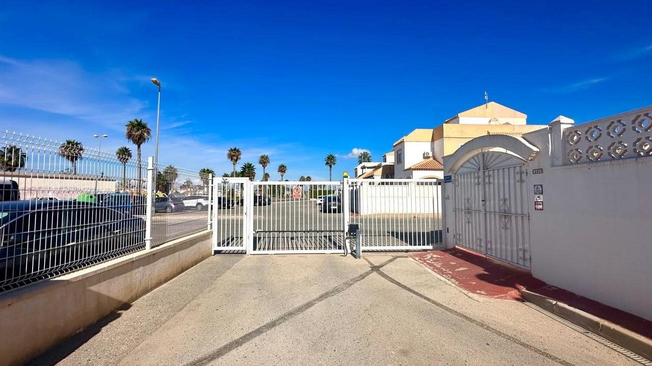 2 bedroom Bungalow for sale in Torrevieja with pool - € 154,900 (Ref: 9387176)