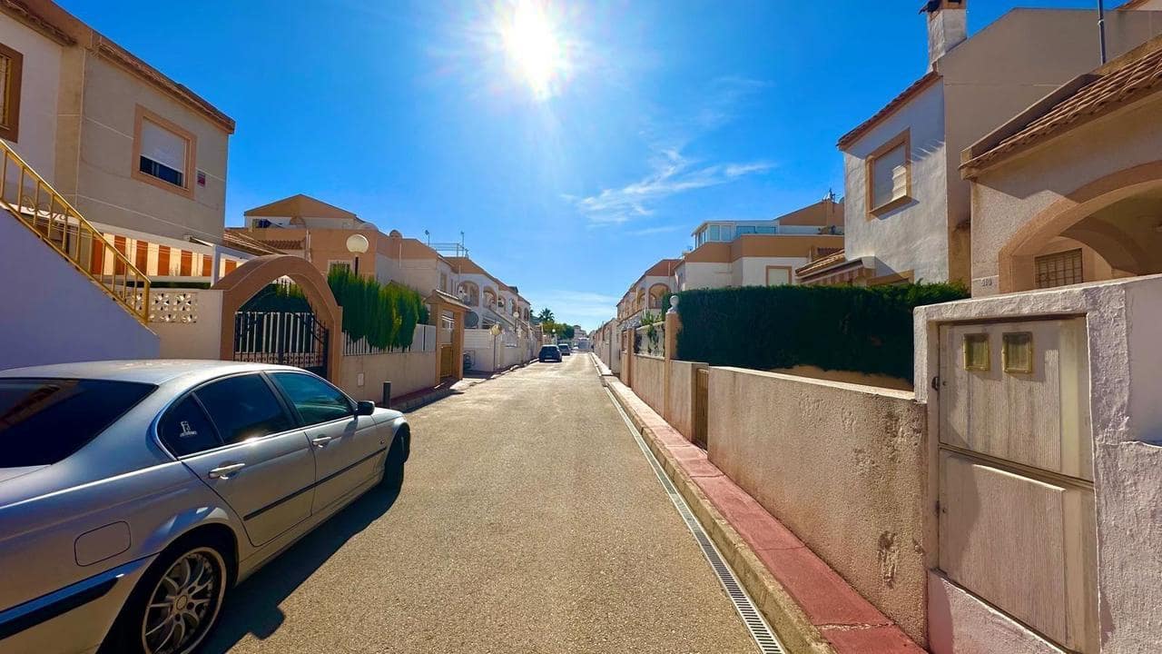 2 bedroom Bungalow for sale in Torrevieja with pool - € 154,900 (Ref: 9387176)