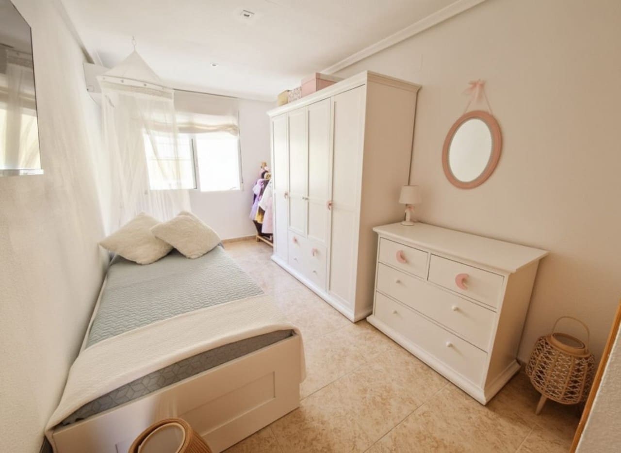 Apartamento de 3 habitaciones en Playa Flamenca en venta - 297.000 € (Ref: 9387181)