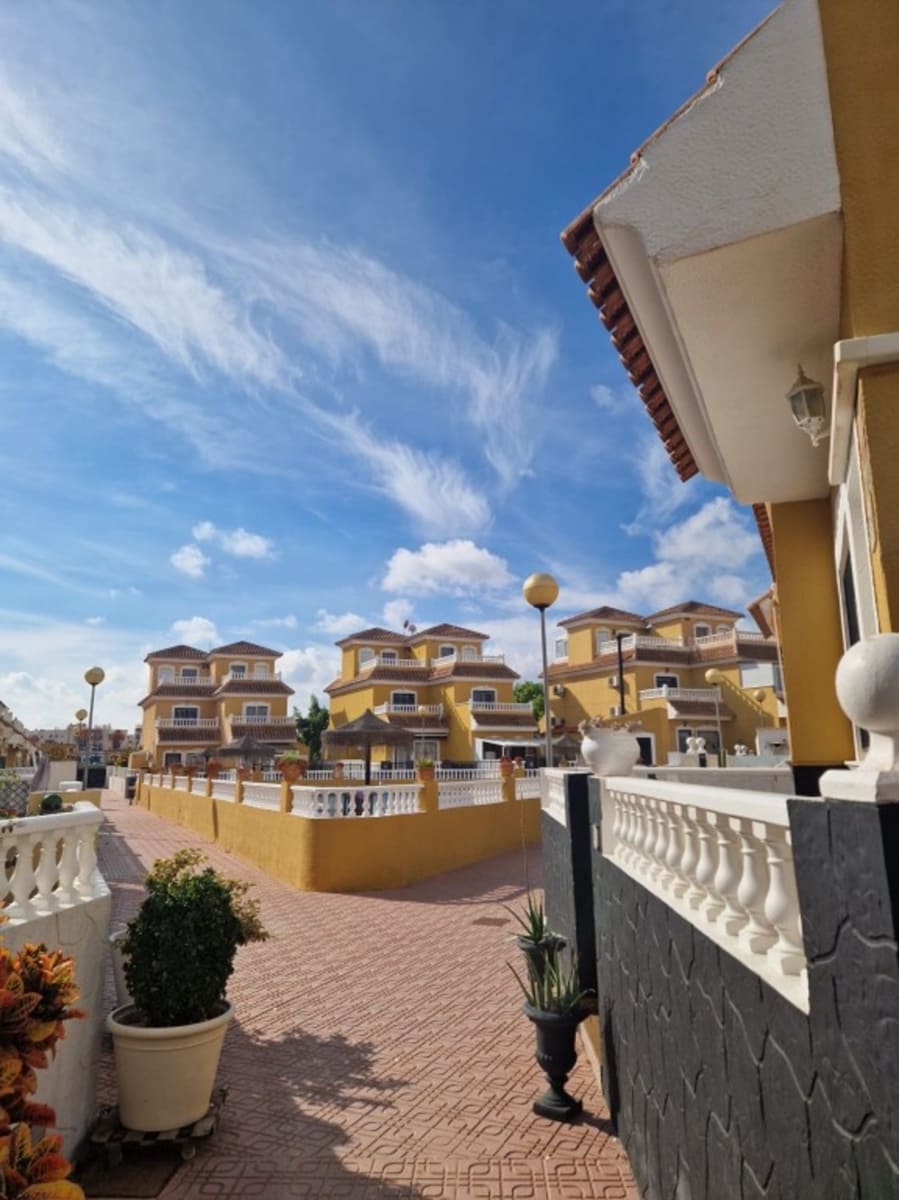 Apartamento de 3 habitaciones en Playa Flamenca en venta - 297.000 € (Ref: 9387181)