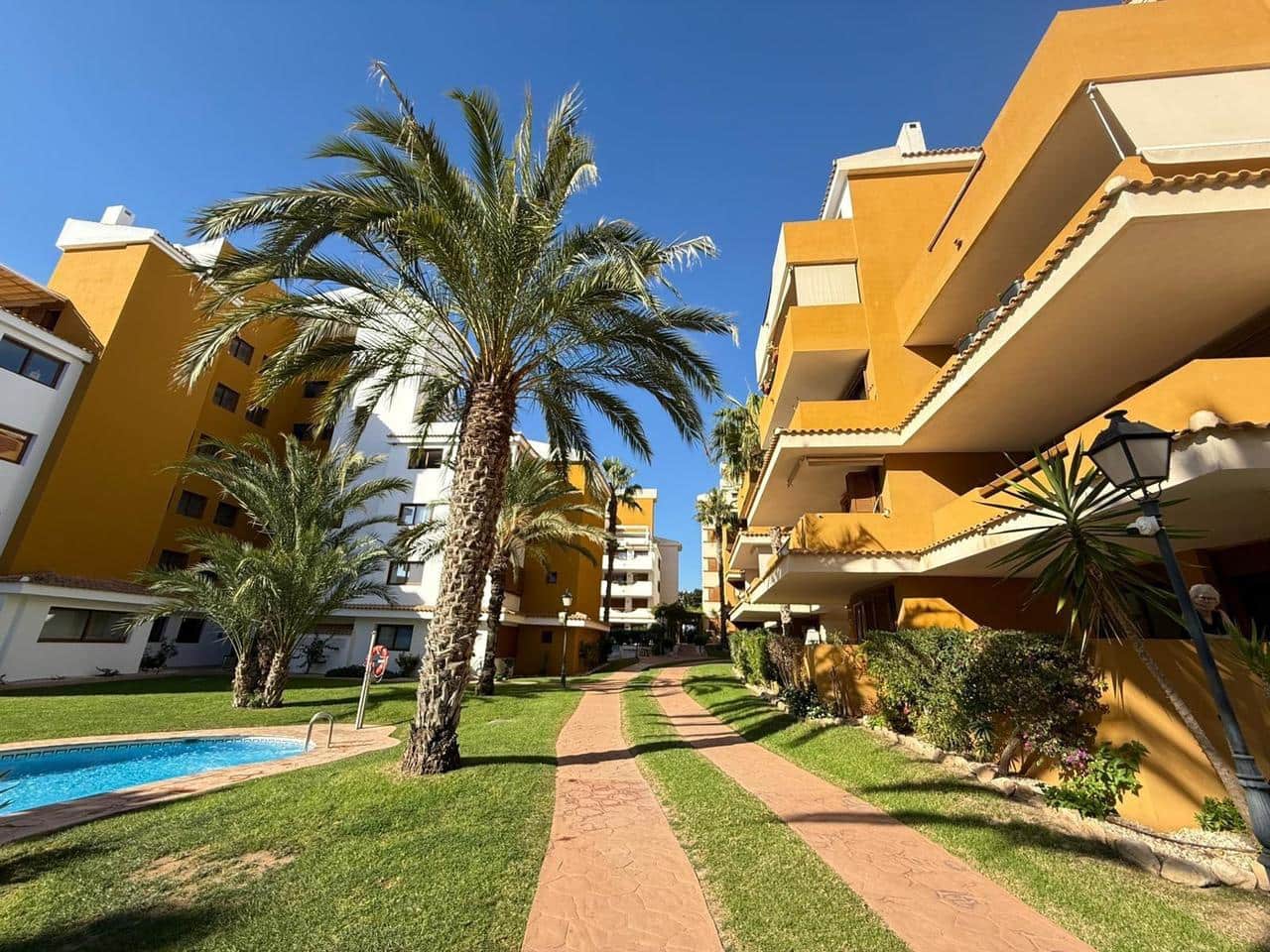 2 makuuhuone Huoneisto myytävänä paikassa Torrevieja mukana uima-altaan - 239 900 € (Ref: 9387182)