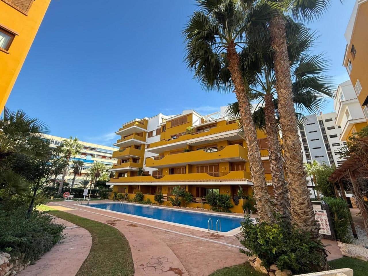 2 makuuhuone Huoneisto myytävänä paikassa Torrevieja mukana uima-altaan - 239 900 € (Ref: 9387182)