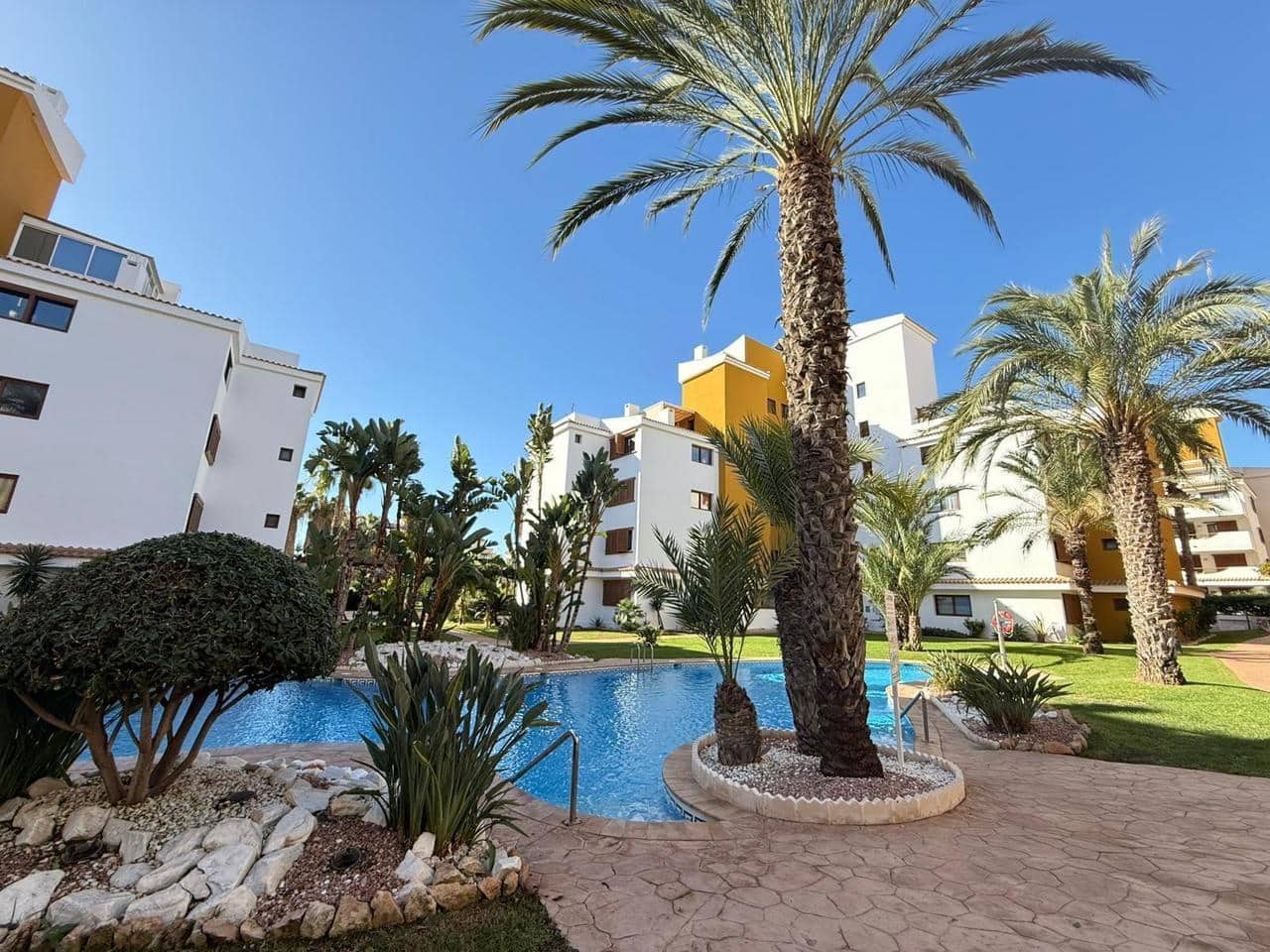 2 makuuhuone Huoneisto myytävänä paikassa Torrevieja mukana uima-altaan - 239 900 € (Ref: 9387182)